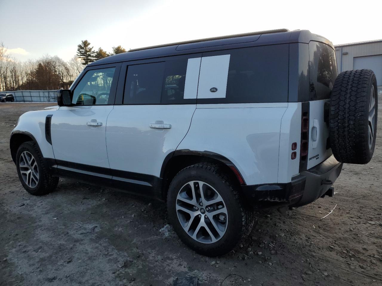 2023 Land Rover Defender - Image 2