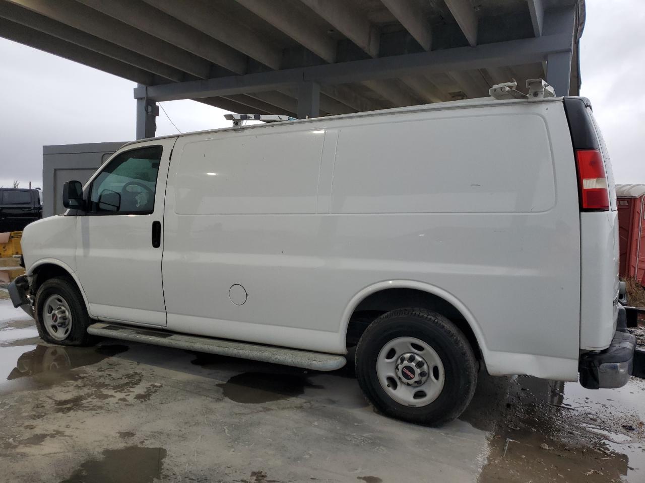 2014 GMC Savana - Image 2