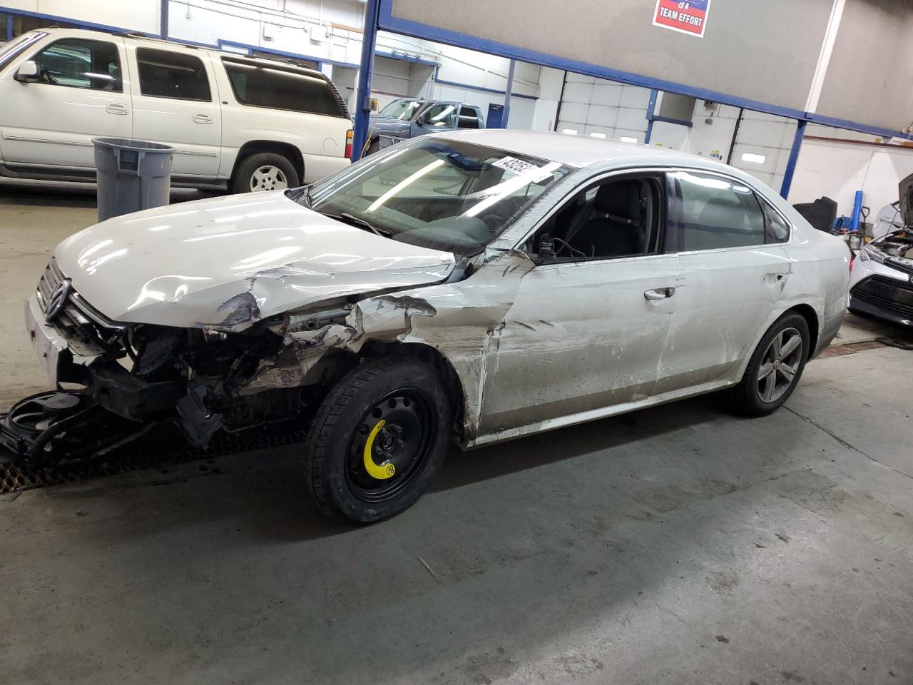 2014 Volkswagen Passat - Image 1