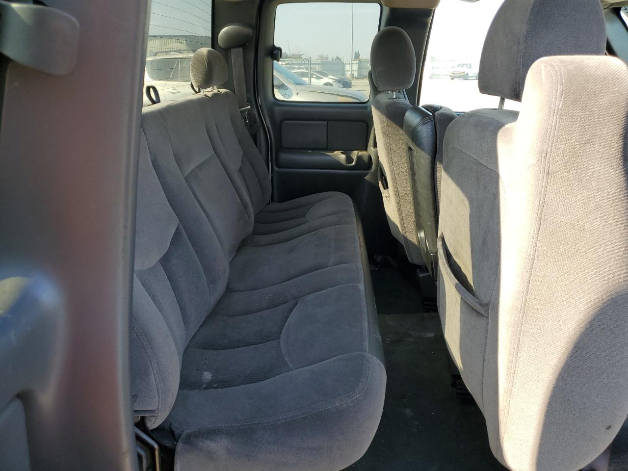2004 GMC Sierra - Image 10