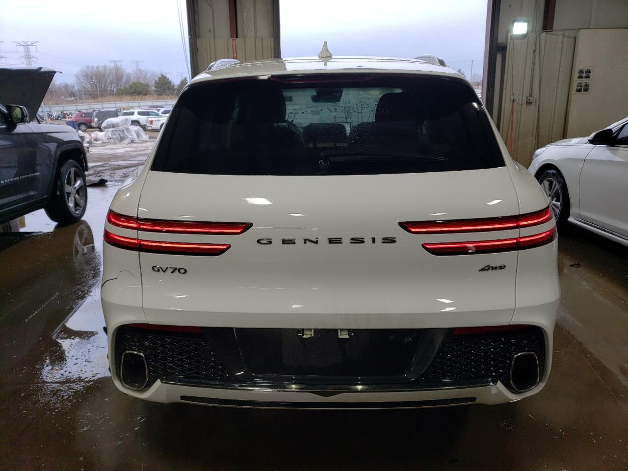 2022 Genesis GV70 - Image 6