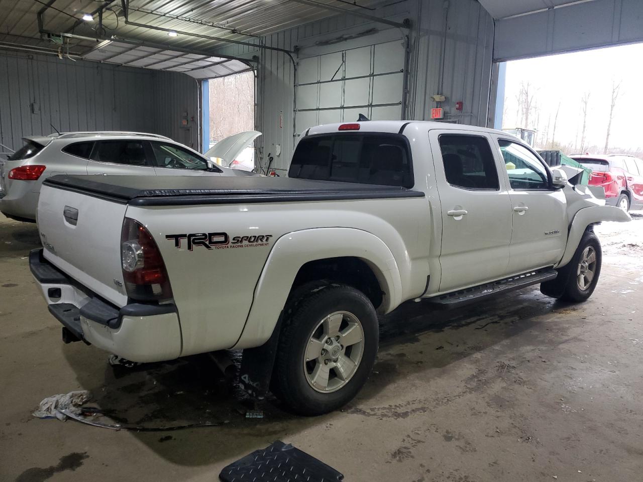 2015 Toyota Tacoma - Image 3