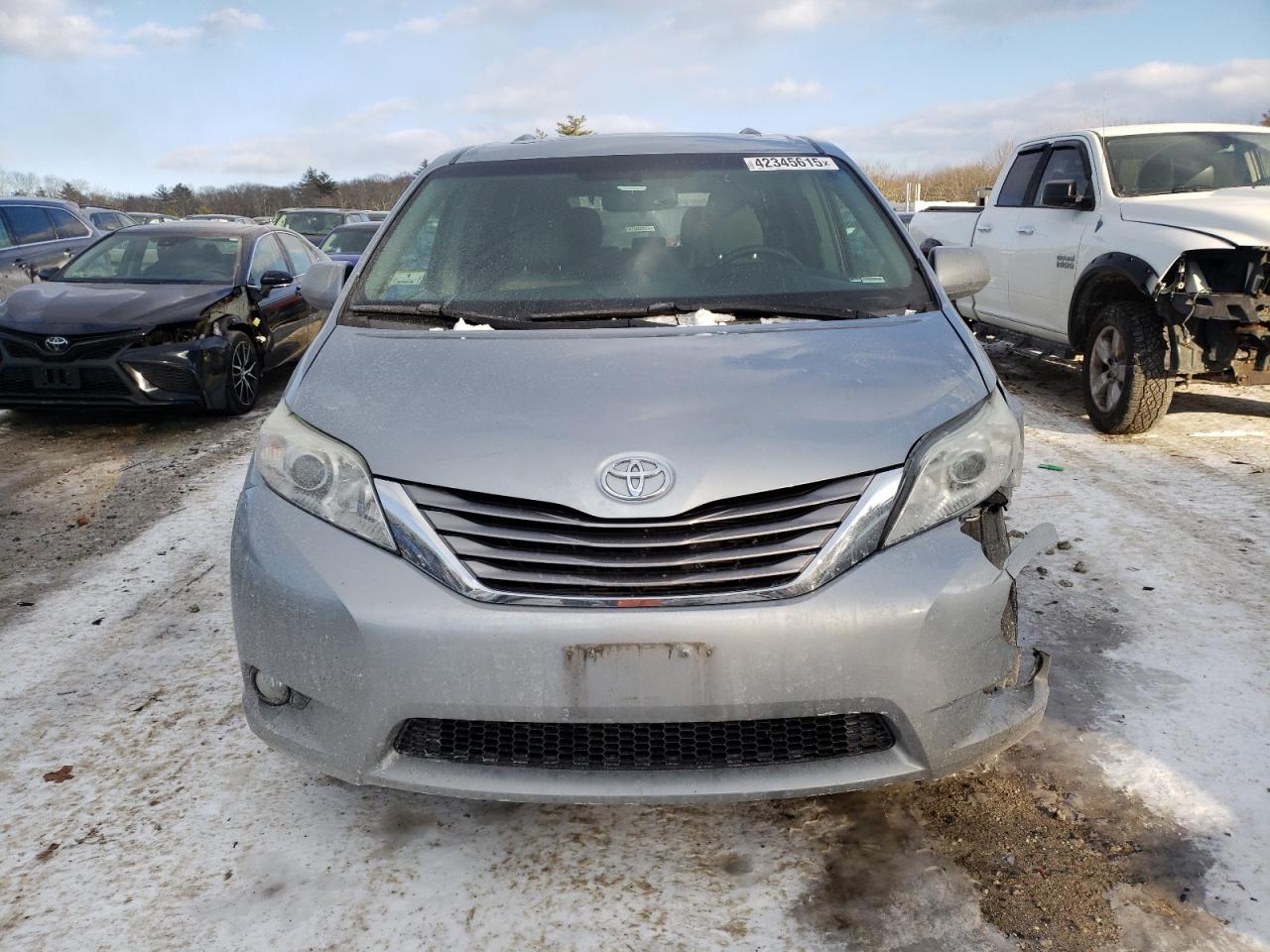 2016 Toyota Sienna - Image 5
