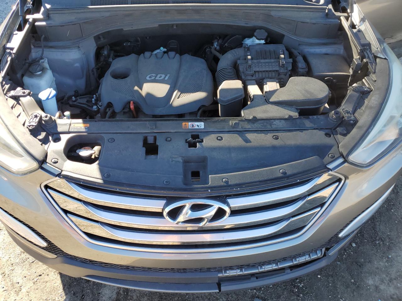 2016 Hyundai Santa Fe - Image 12