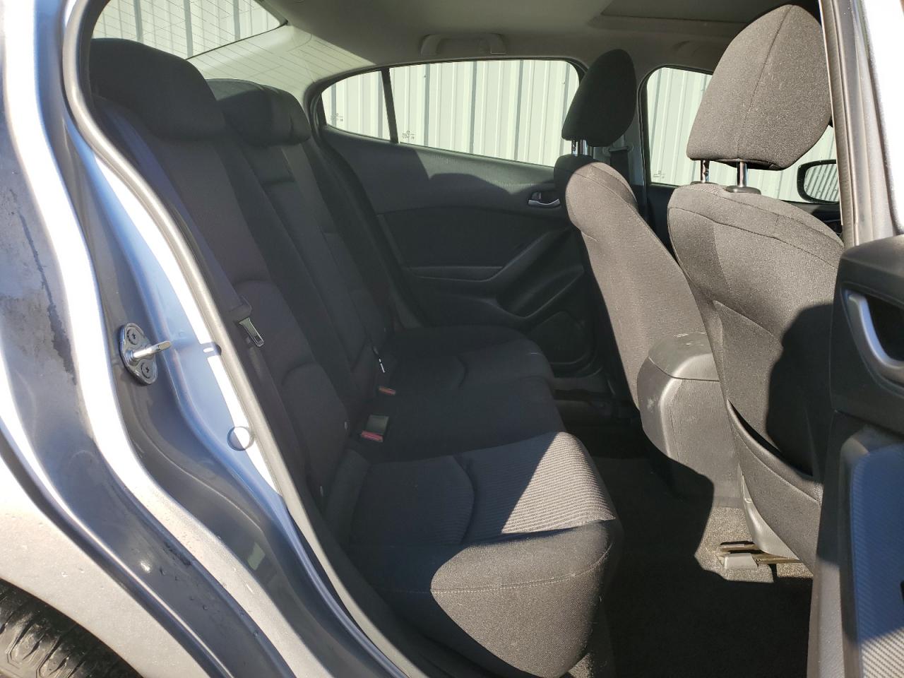 2015 Mazda 3 - Image 10