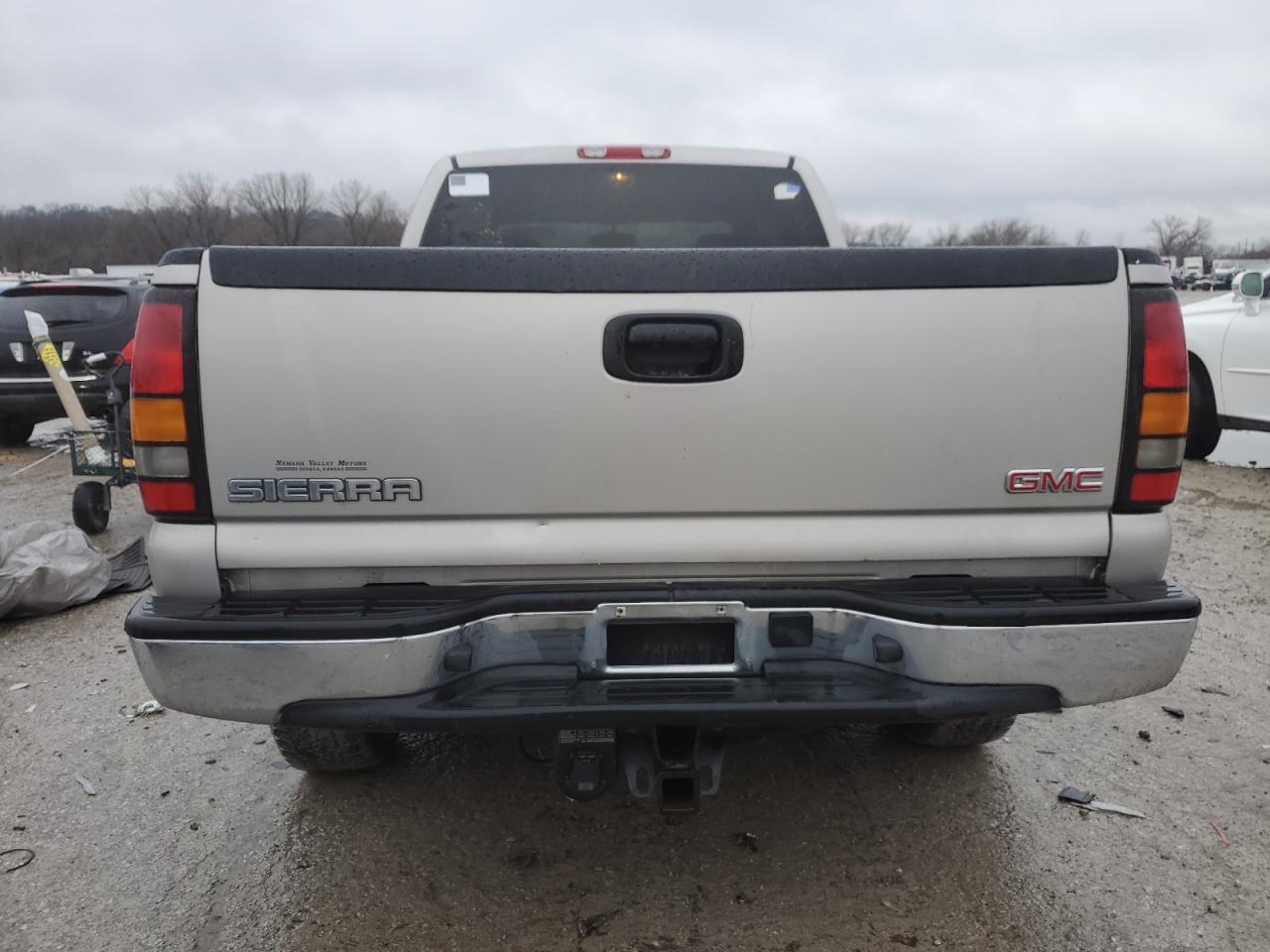 2004 GMC Sierra - Image 6