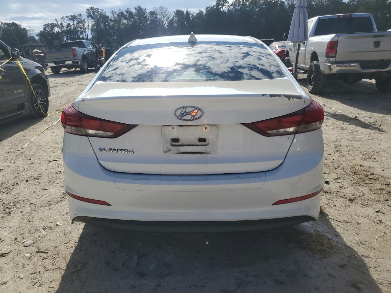 2018 Hyundai Elantra - Image 6