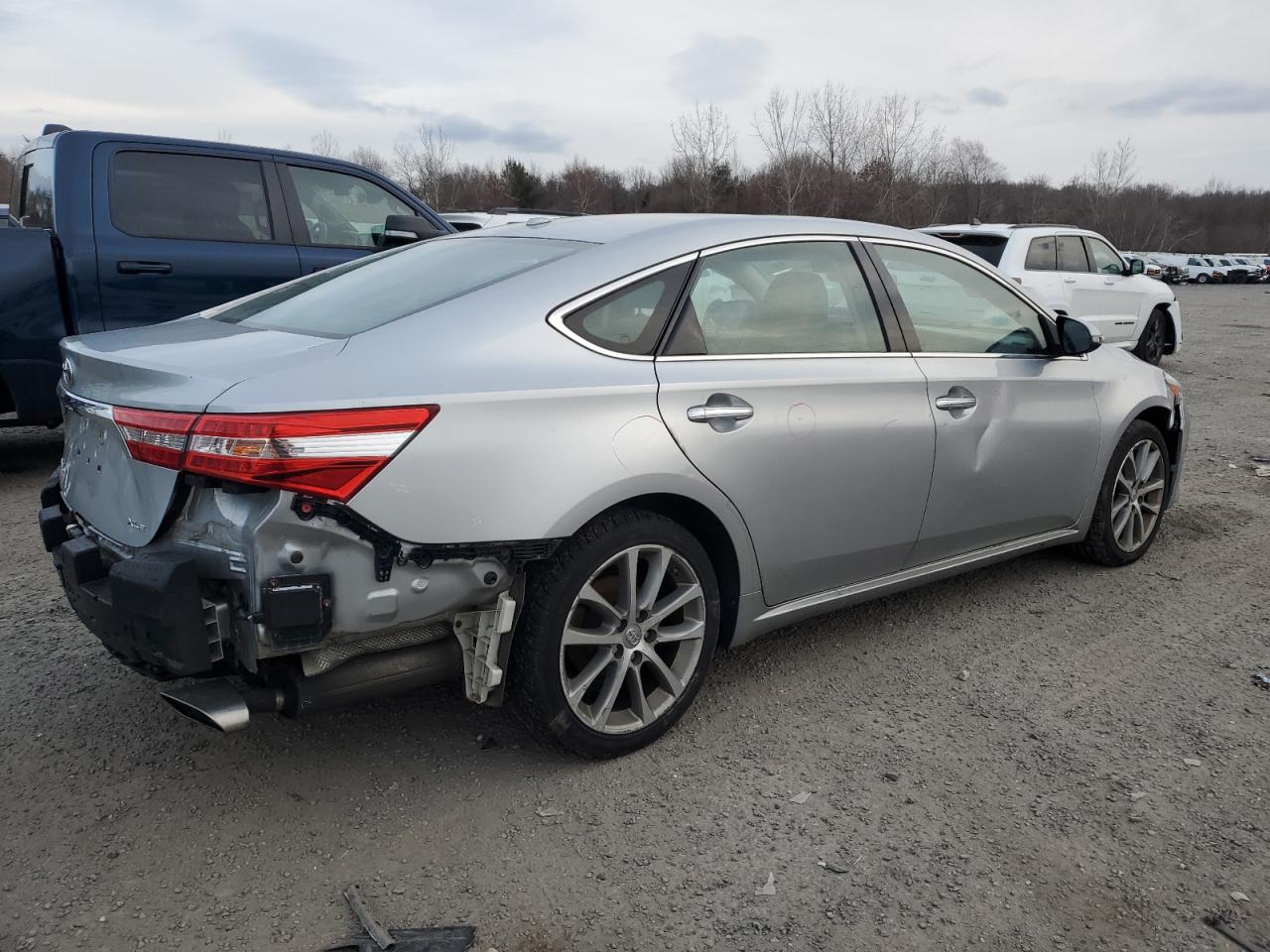 2015 Toyota Avalon - Image 3