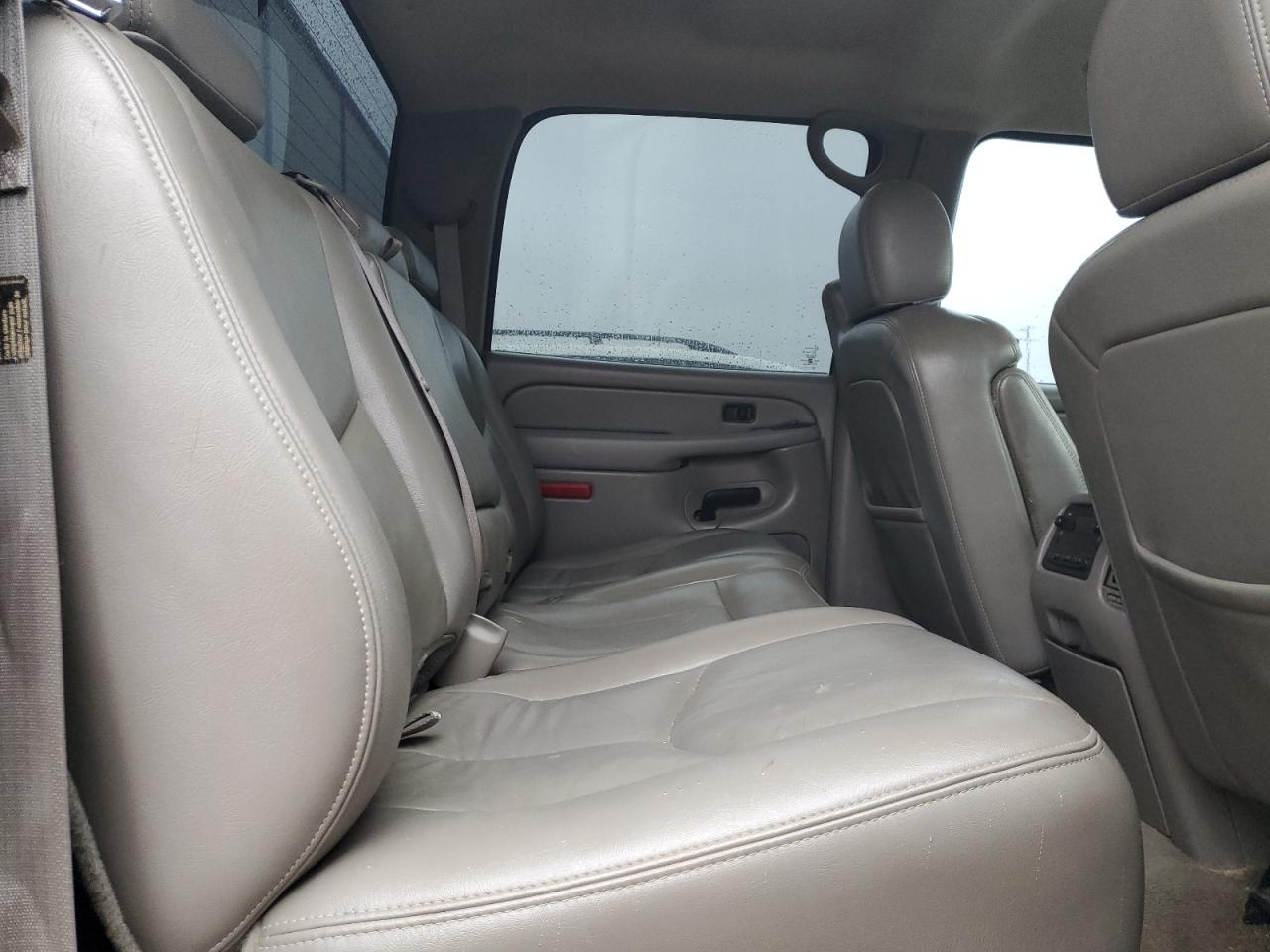 2006 Chevrolet Silverado - Image 10