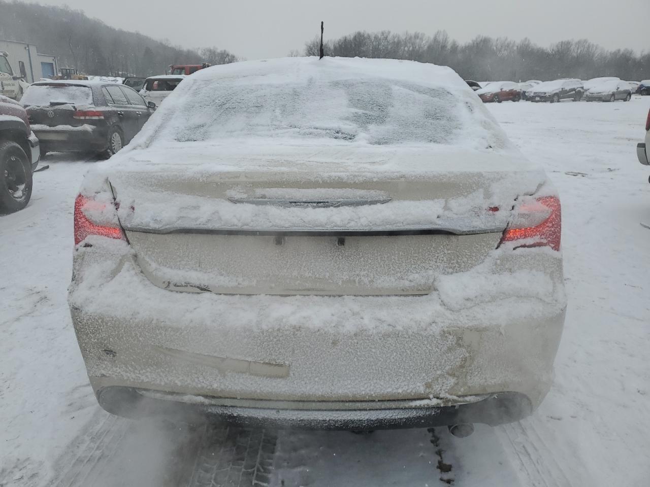 2013 Chrysler 200 - Image 6