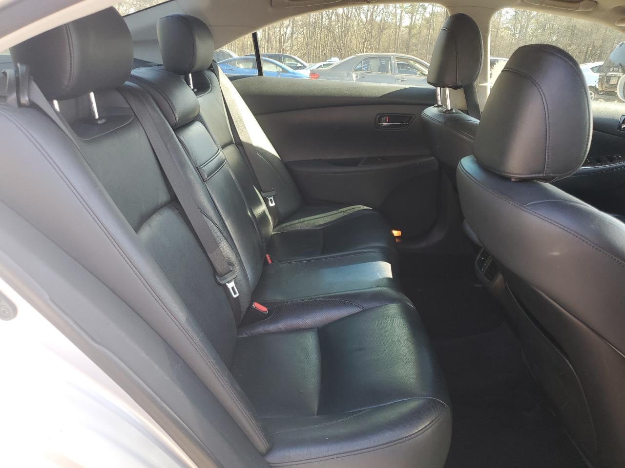 2012 Lexus ES - Image 10