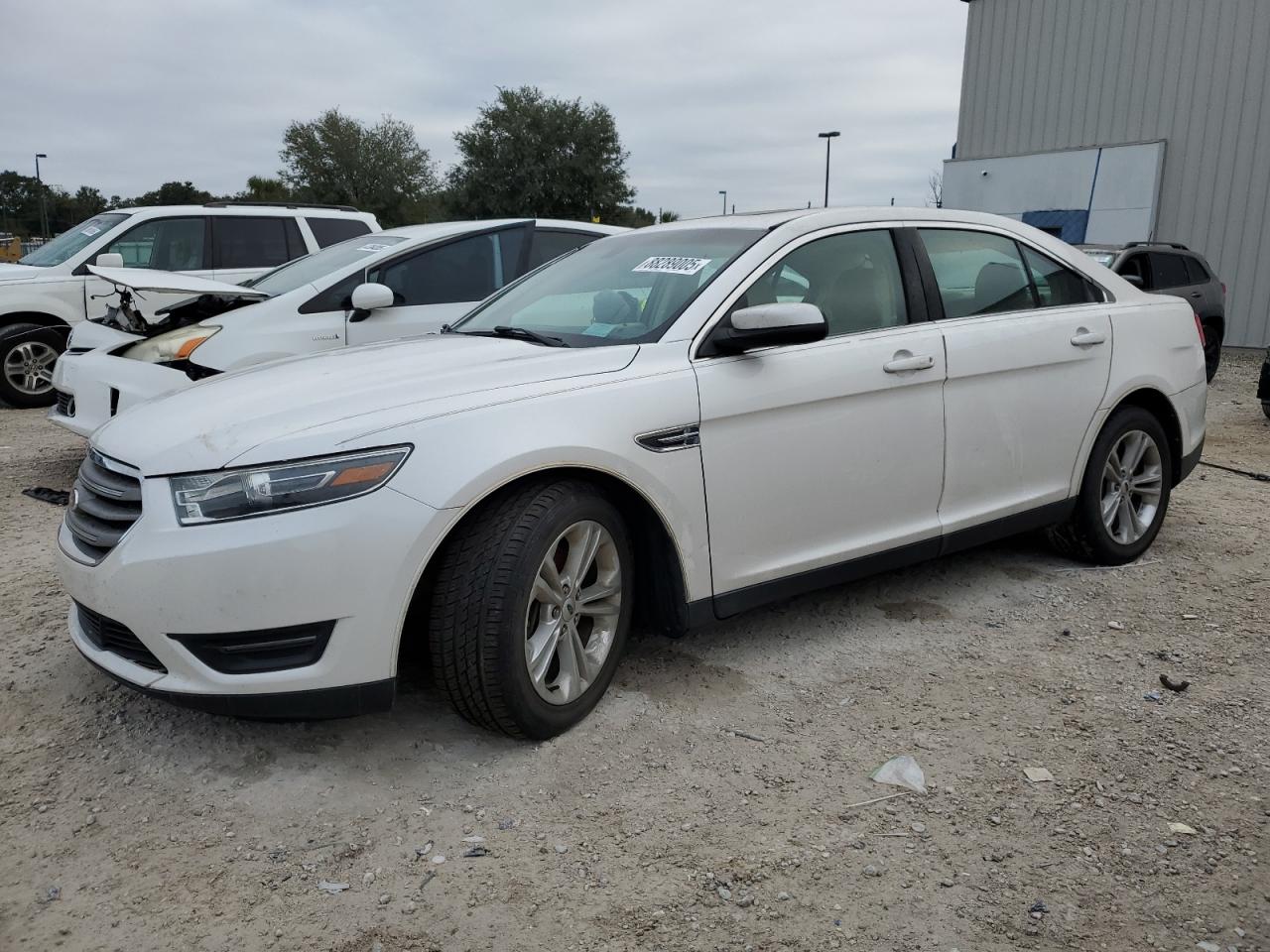 VIN 1FAHP2E8XFG161034 2015 FORD TAURUS no.1