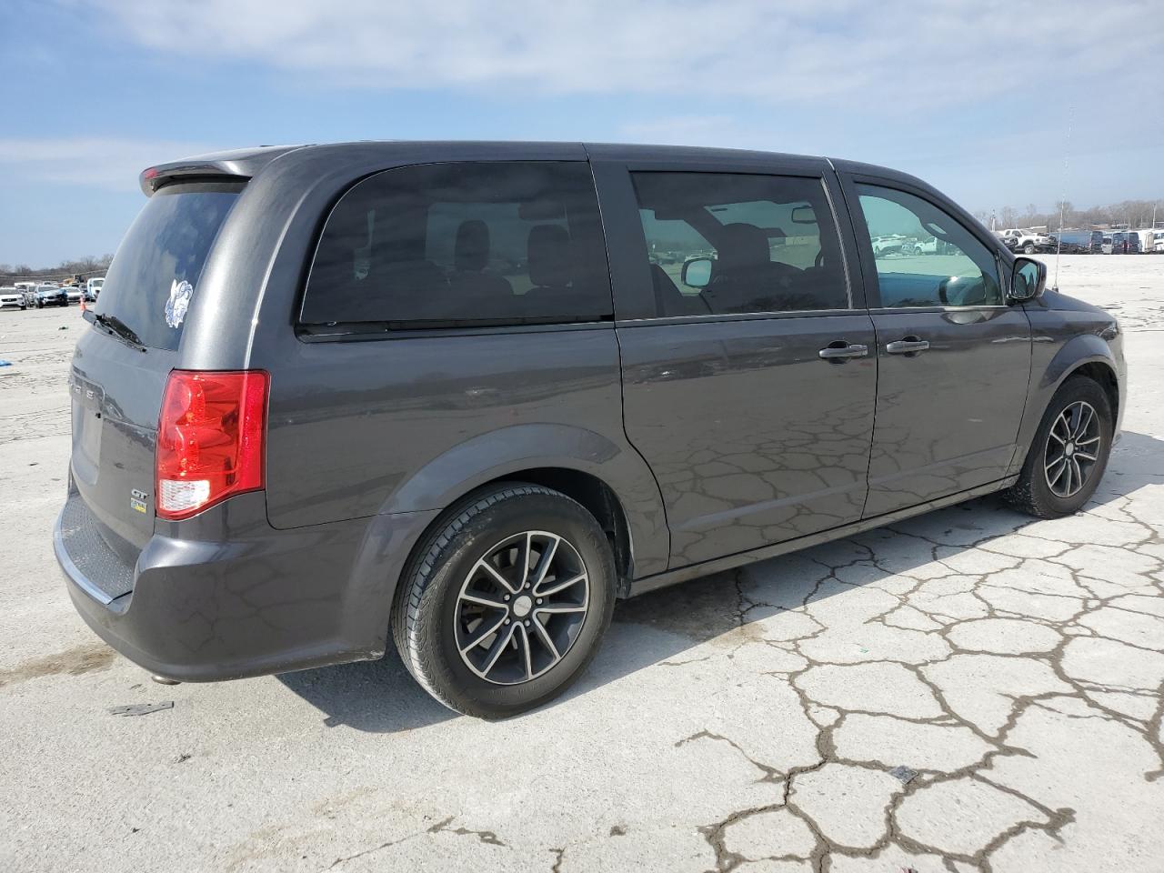 2019 Dodge Caravan - Image 3