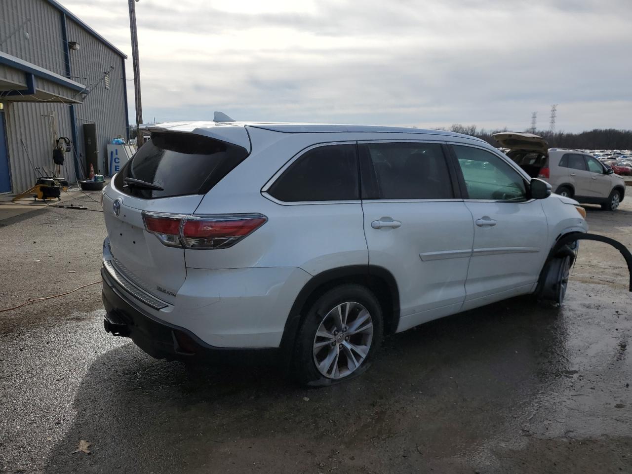 2015 Toyota Highlander - Image 3