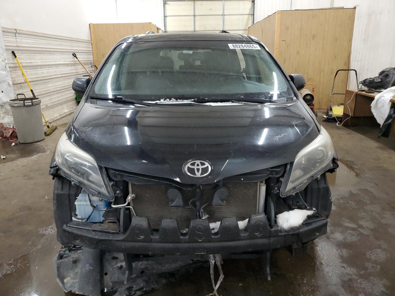 2016 Toyota Sienna - Image 5