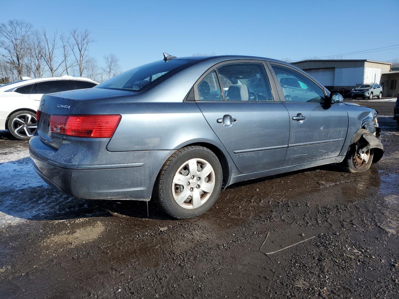 2010 Hyundai Sonata - Image 3