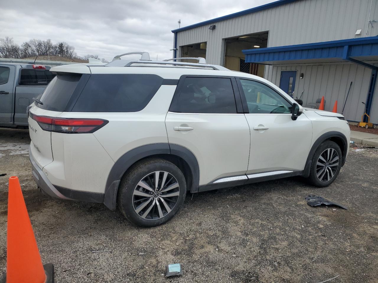 2024 Nissan Pathfinder - Image 3