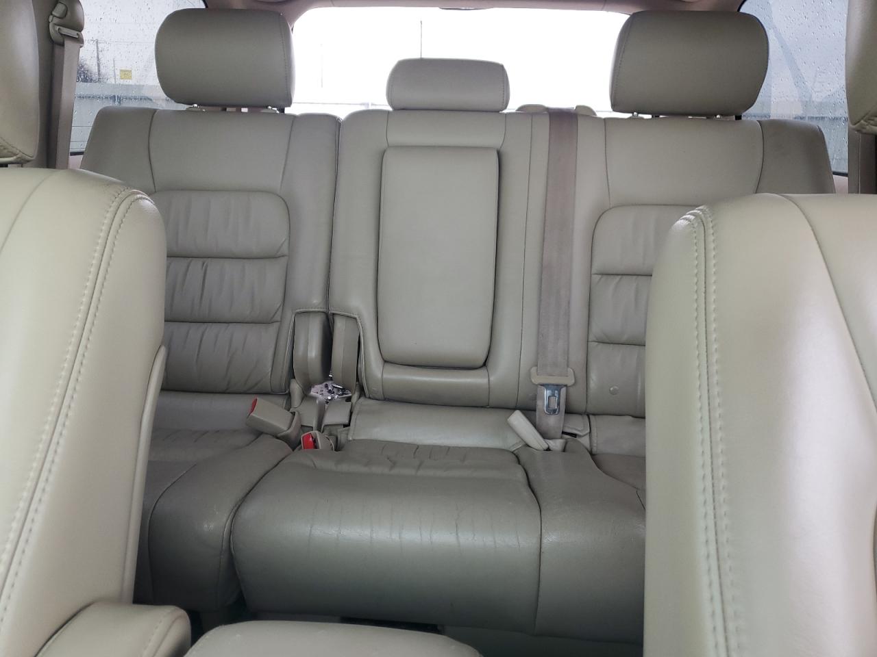 2005 Lexus LX - Image 10