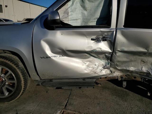 Parquets GMC YUKON 2013 Srebrny