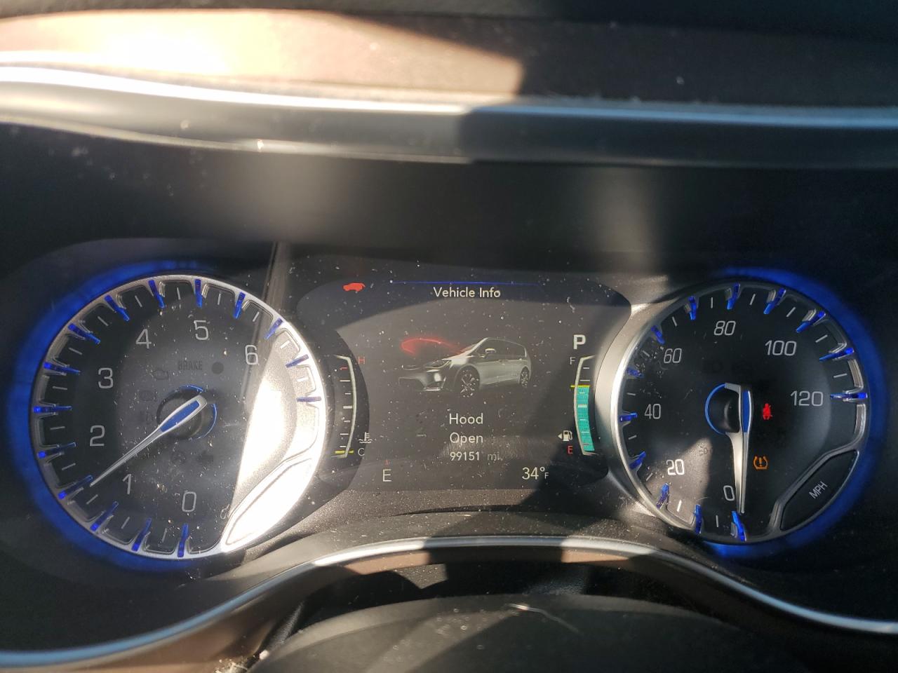 2018 Chrysler Pacifica - Image 9