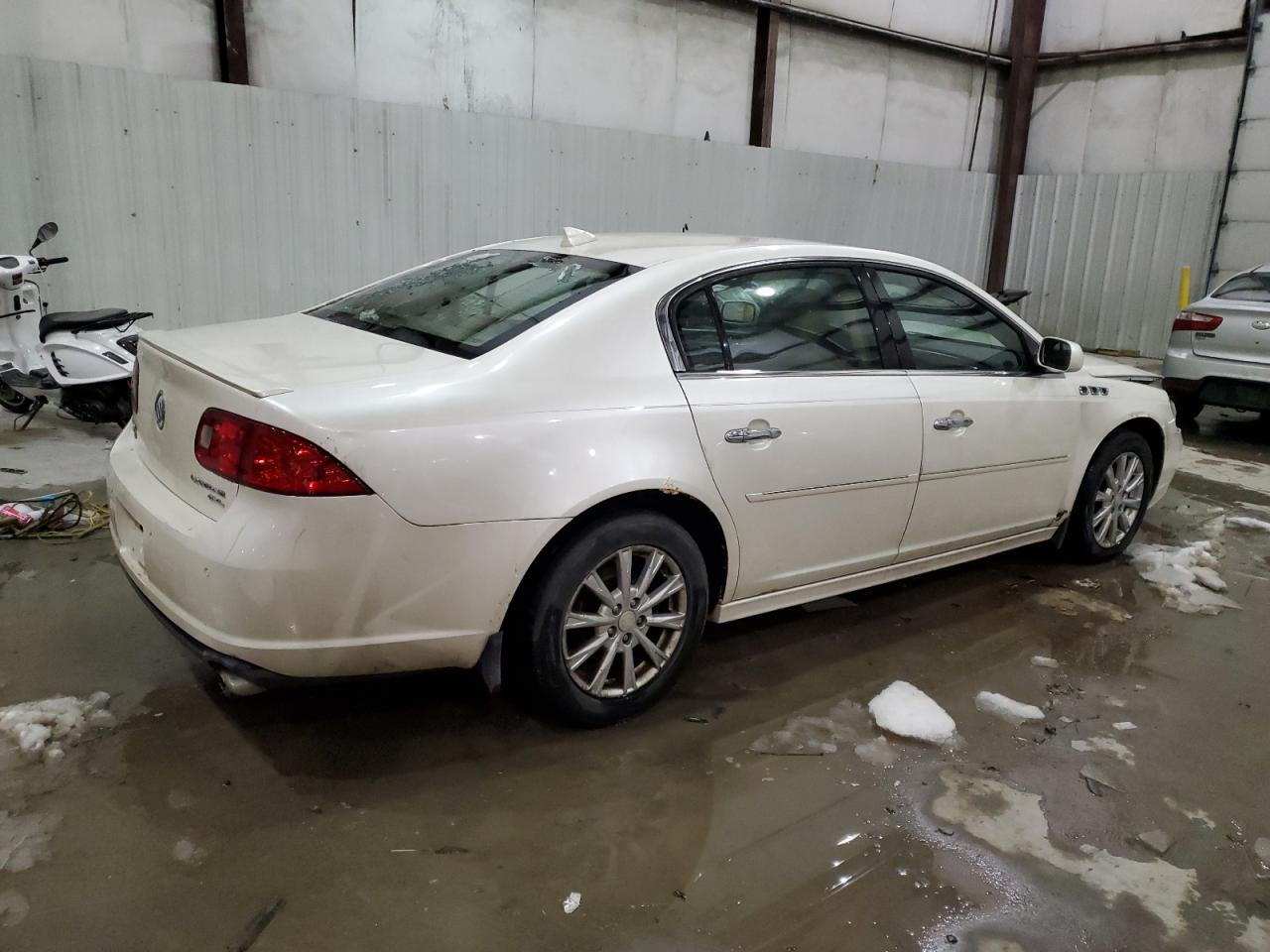 2011 Buick Lucerne - Image 3