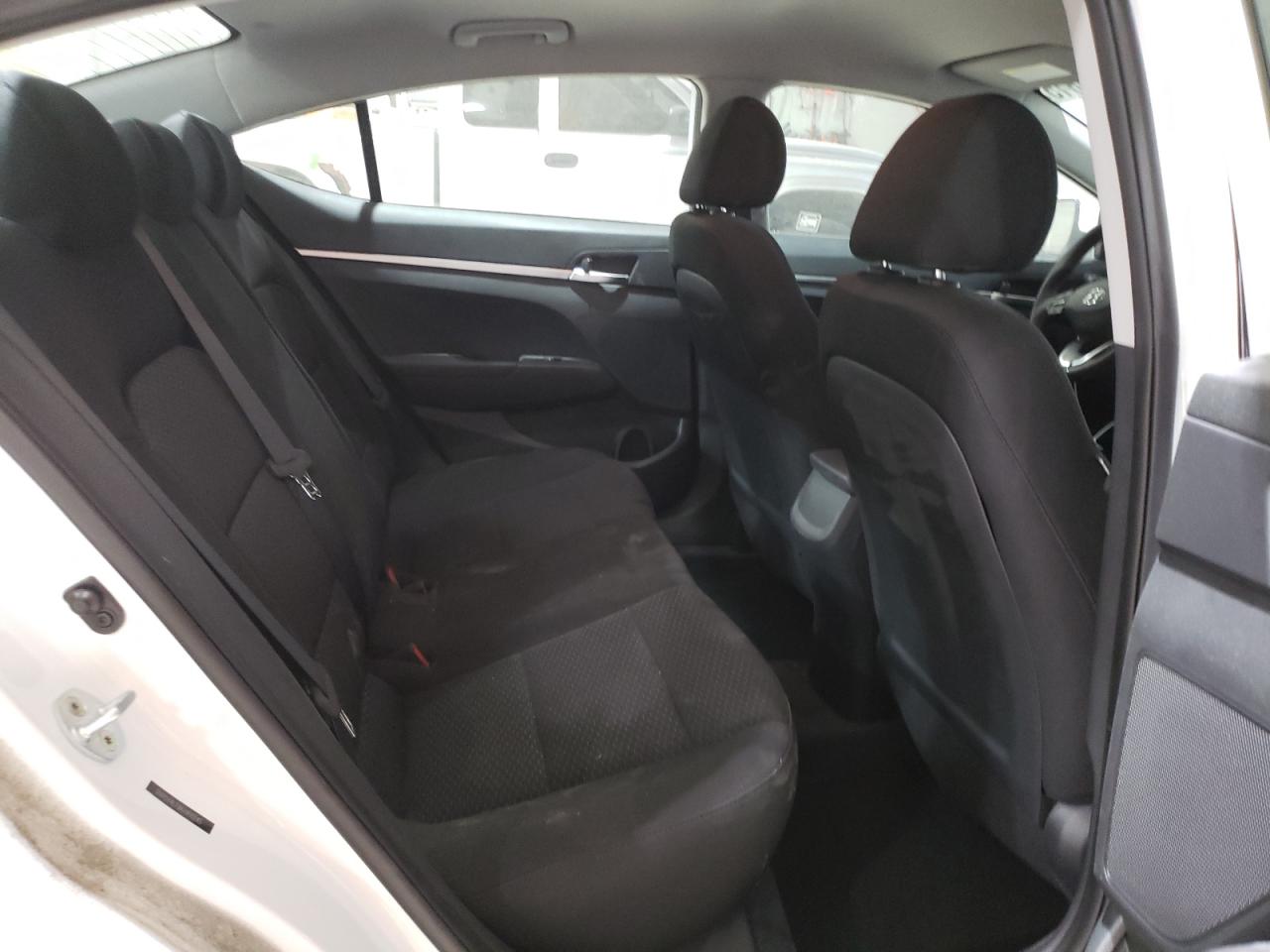2019 Hyundai Elantra - Image 10