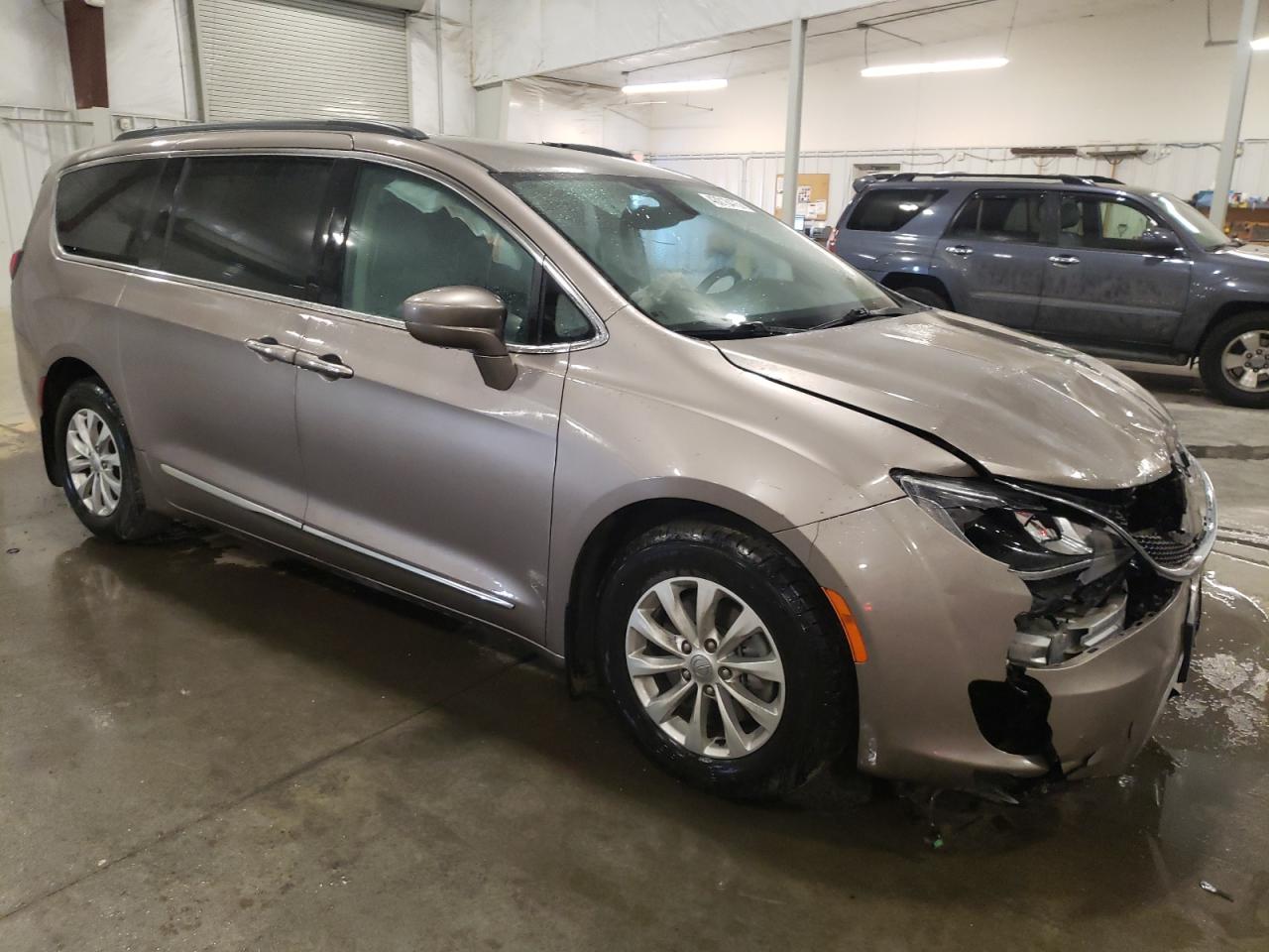 2017 Chrysler Pacifica - Image 4