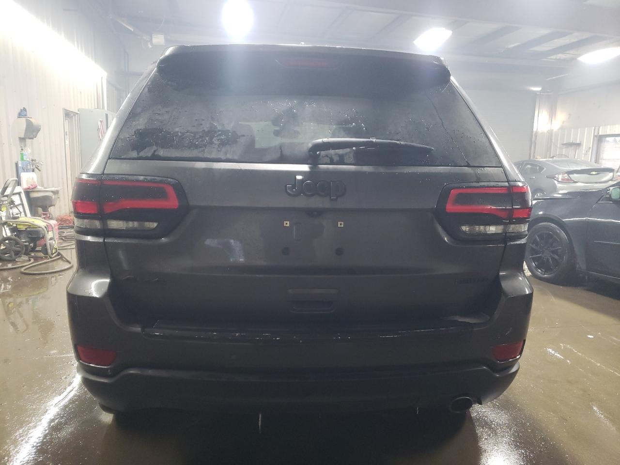 2017 Jeep Grand Cherokee - Image 6