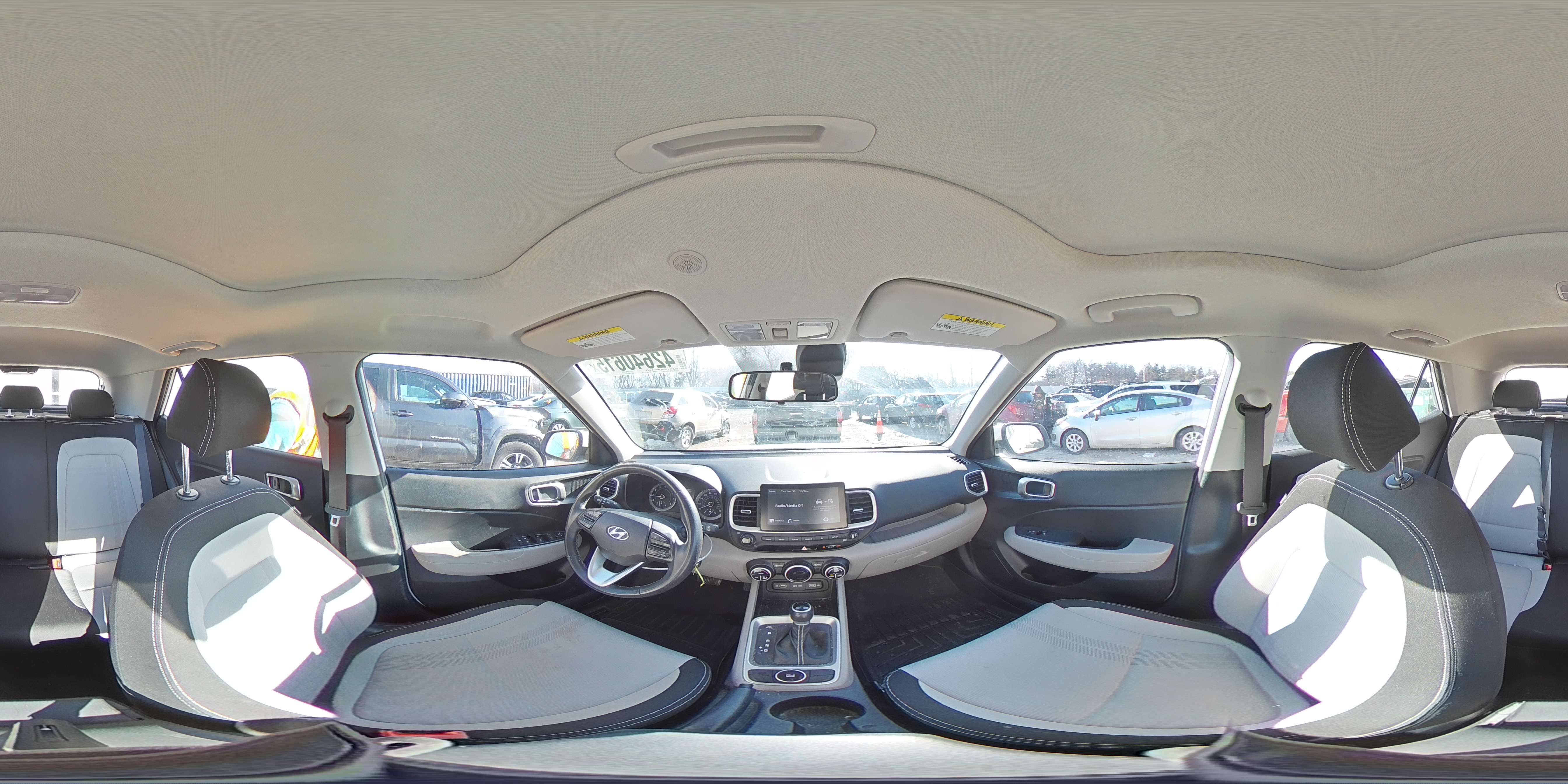 2022 Hyundai Venue - Image 15
