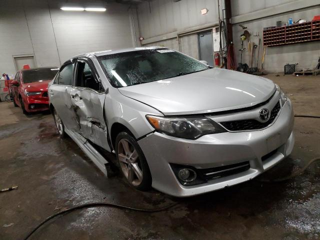  TOYOTA CAMRY 2014 Srebrny