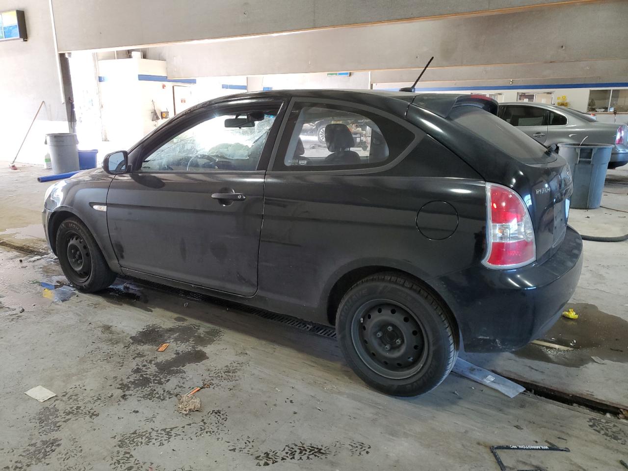 2011 Hyundai Accent - Image 2