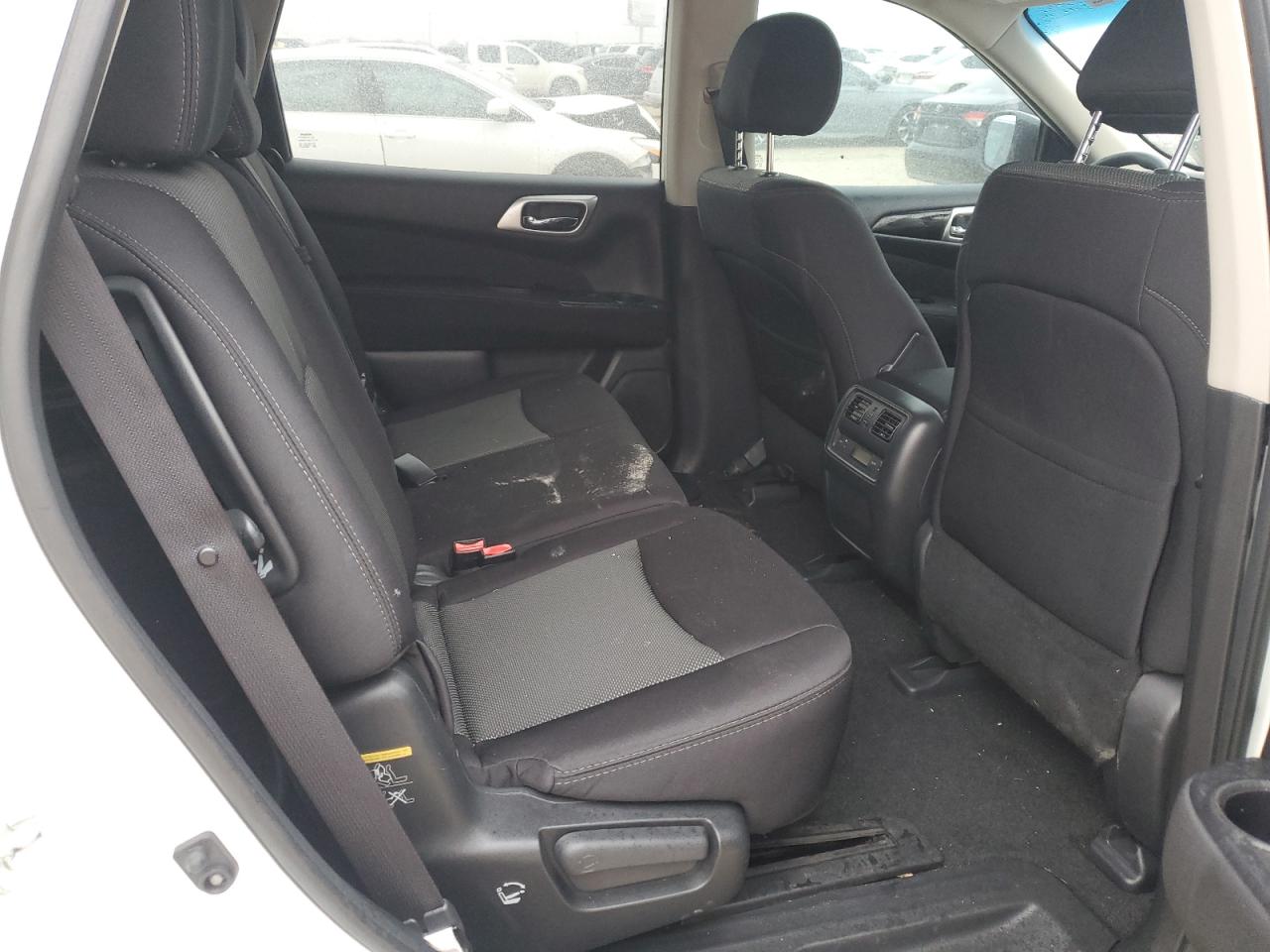 2017 Nissan Pathfinder - Image 12