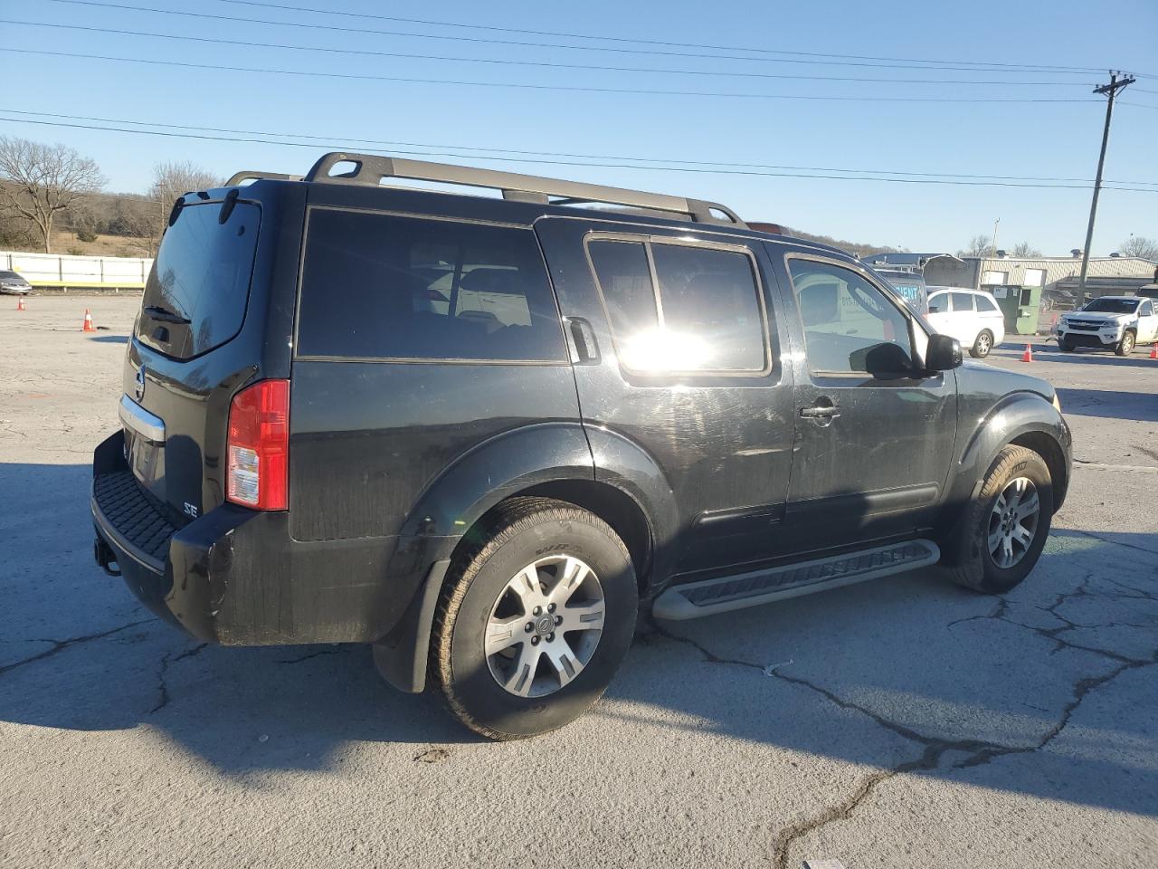 2009 Nissan Pathfinder - Image 3