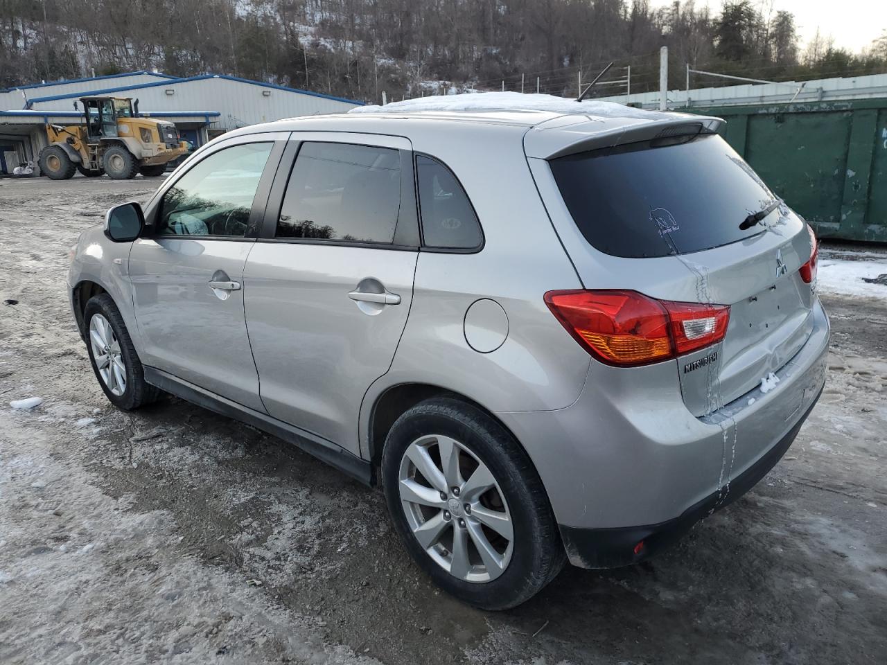 2015 Mitsubishi Outlander - Image 2