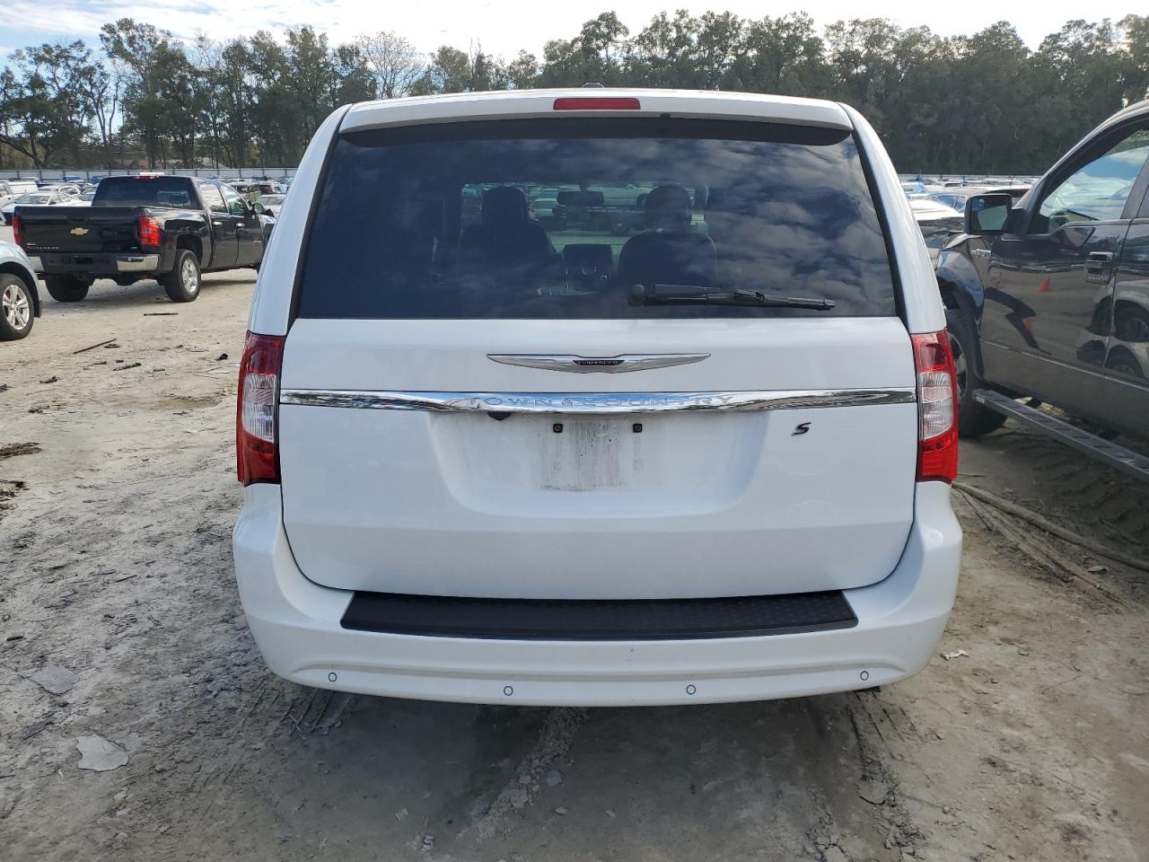 2014 Chrysler Town & Country - Image 6