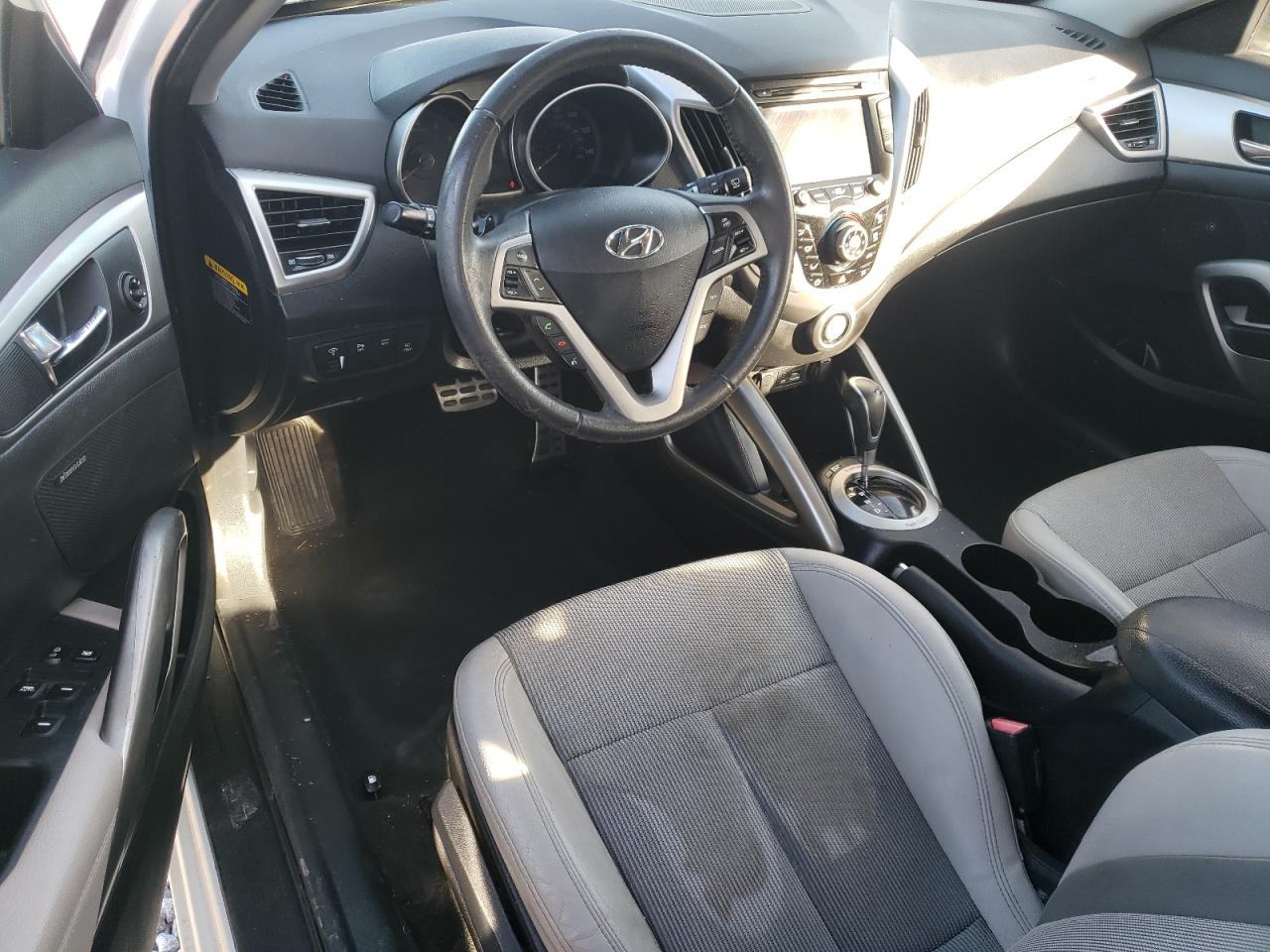 2013 Hyundai Veloster - Image 8