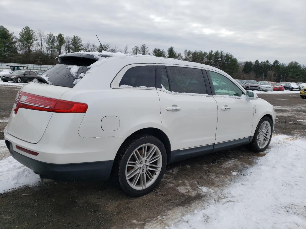 VIN 2LMHJ5AT7DBL55855 2013 LINCOLN MKT no.3