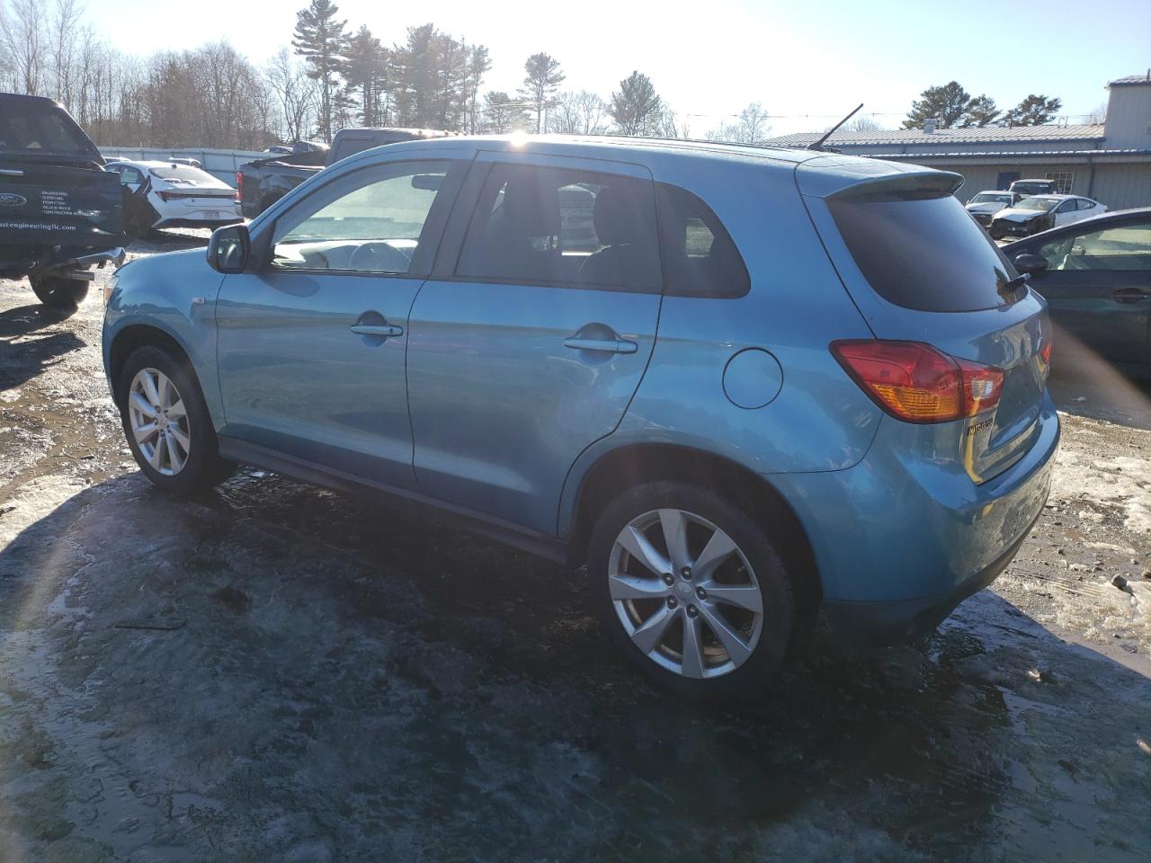 2013 Mitsubishi Outlander - Image 2