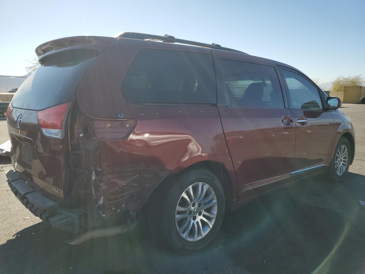 2011 Toyota Sienna - Image 3