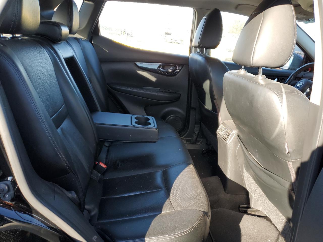 2018 Nissan Rogue - Image 10