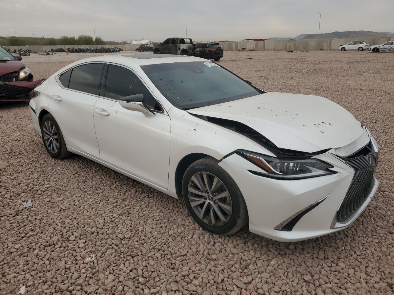 2020 Lexus ES - Image 4