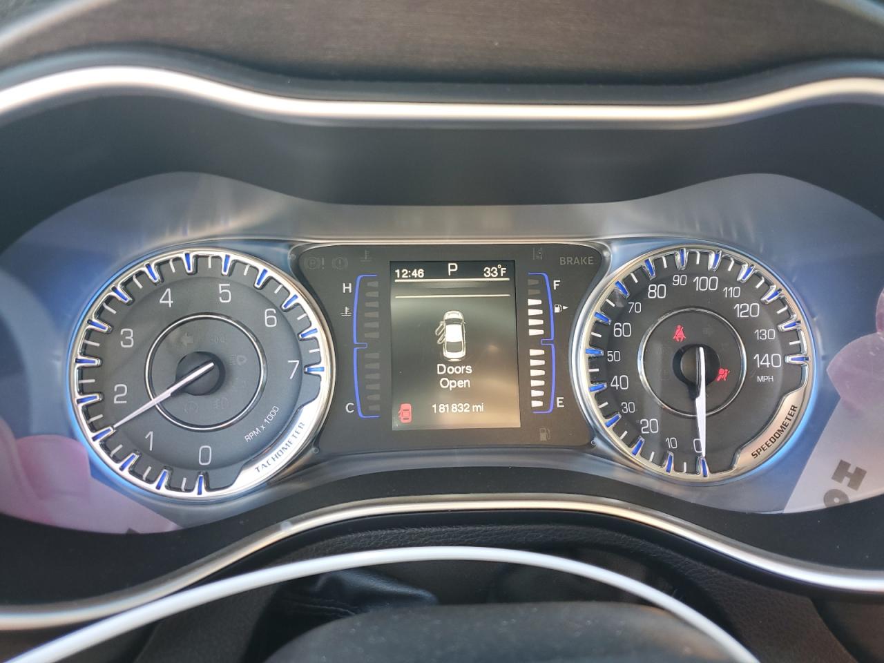 2015 Chrysler 200 - Image 9
