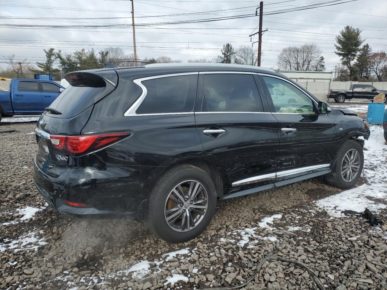 2017 Infiniti QX60 - Image 3