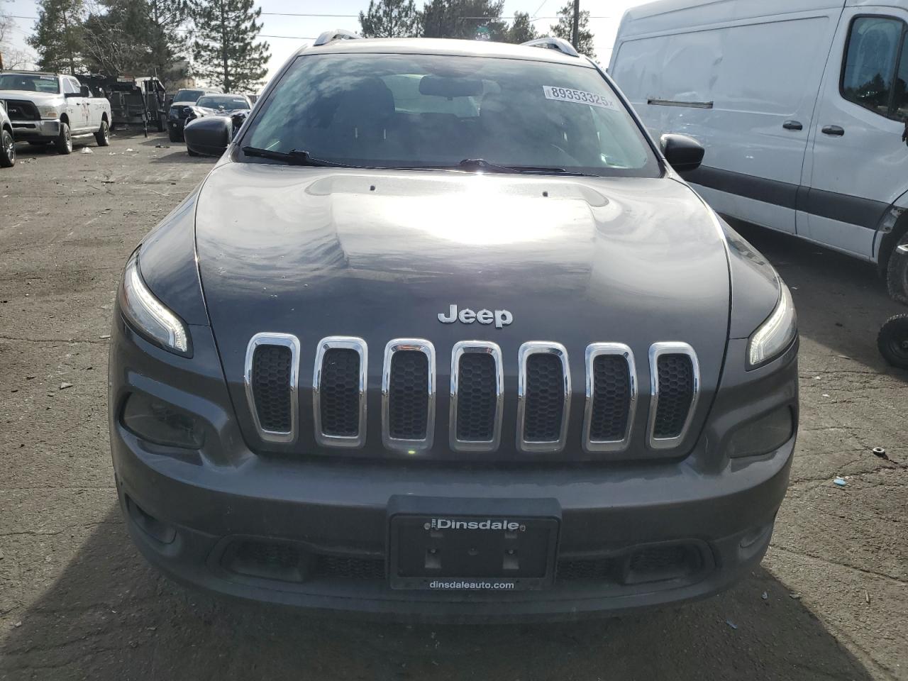 2017 Jeep Grand Cherokee - Image 5