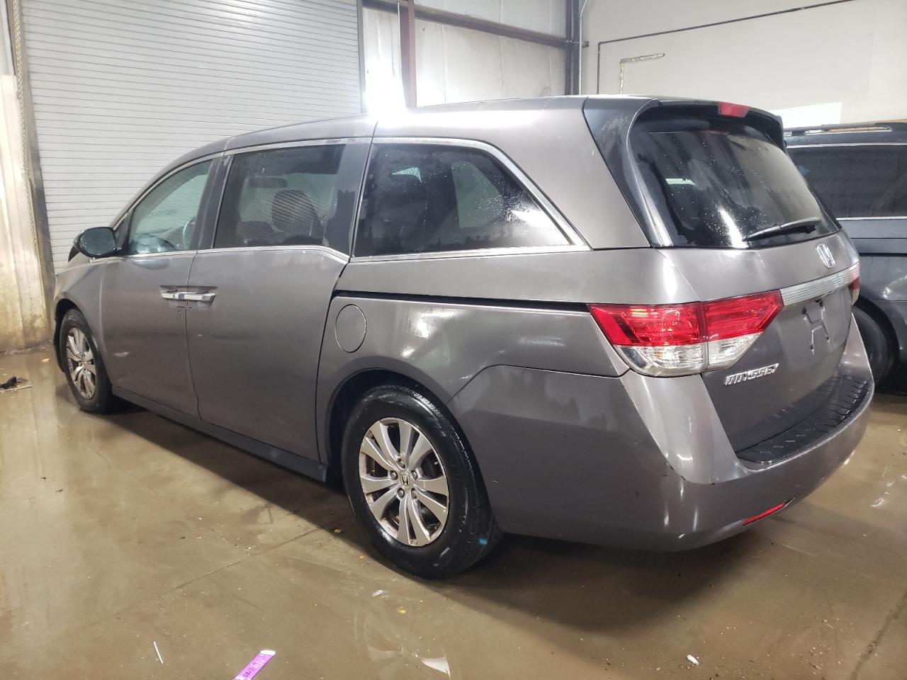 2016 Honda Odyssey - Image 2