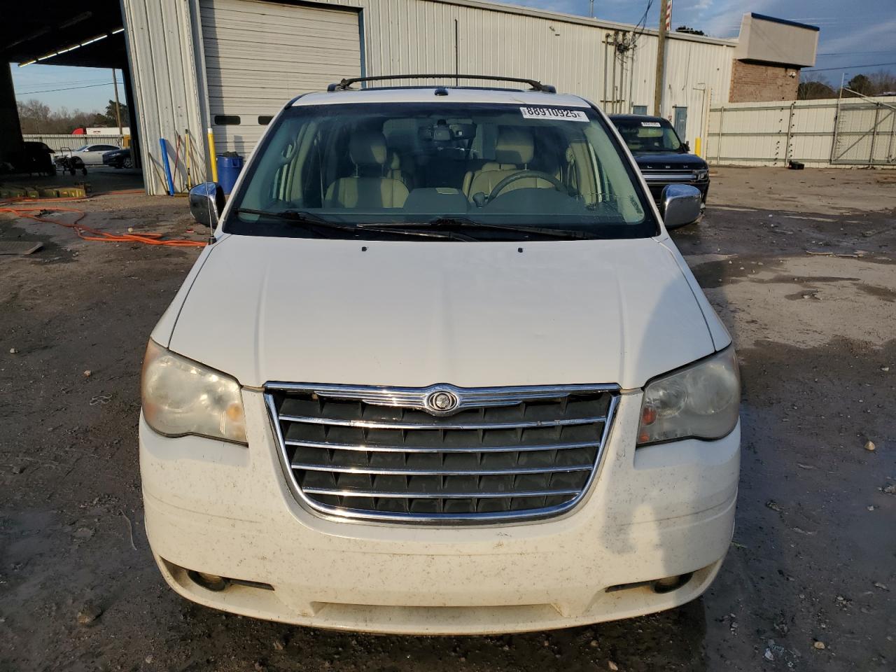 2010 Chrysler Town & Country - Image 5