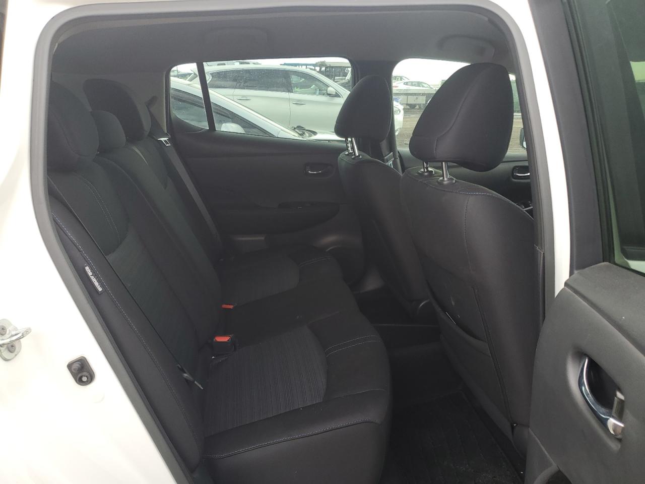 2022 Nissan Leaf - Image 10