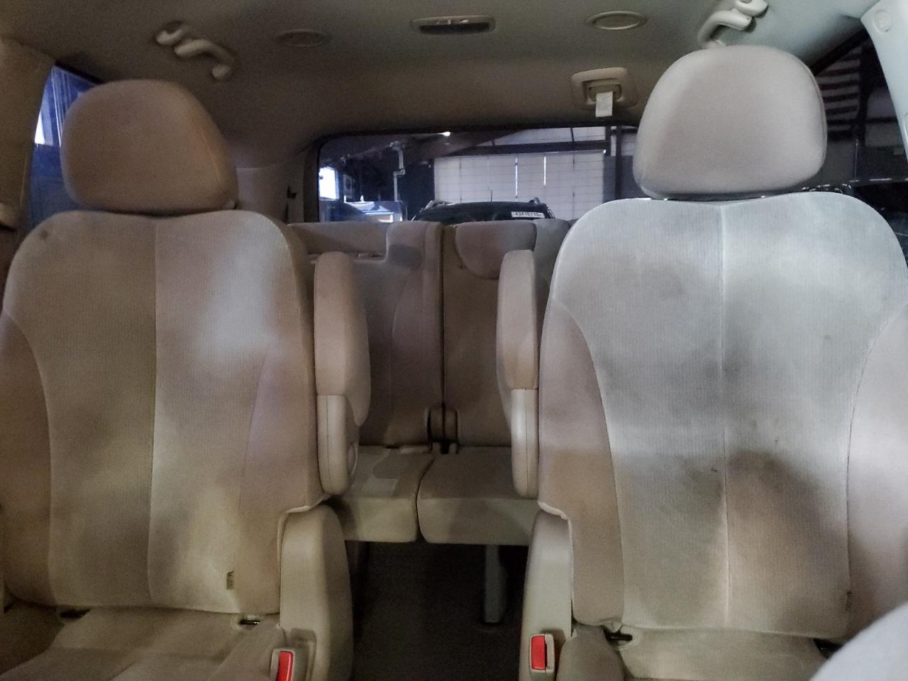 2014 Kia Sedona - Image 10