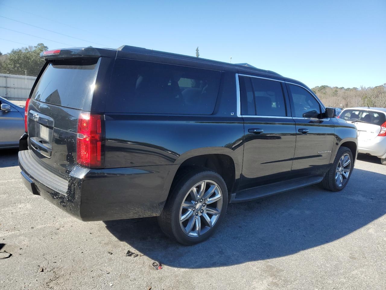 VIN 1GNSCHKC5HR315803 2017 CHEVROLET SUBURBAN no.3