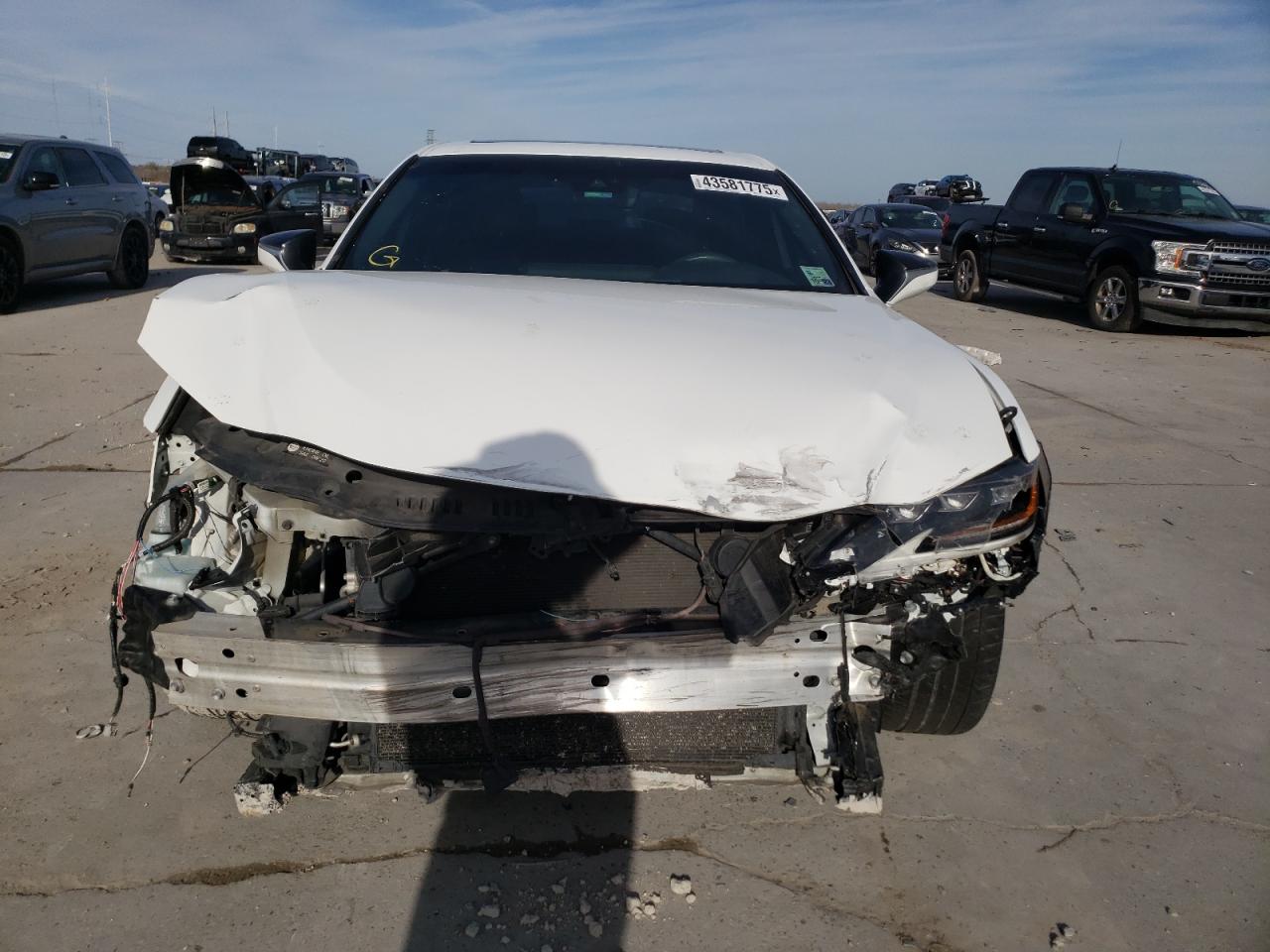 2019 Lexus ES - Image 5